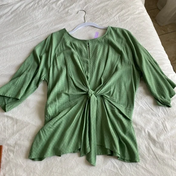 ALYA green top with front knot - Picture 2 of 8